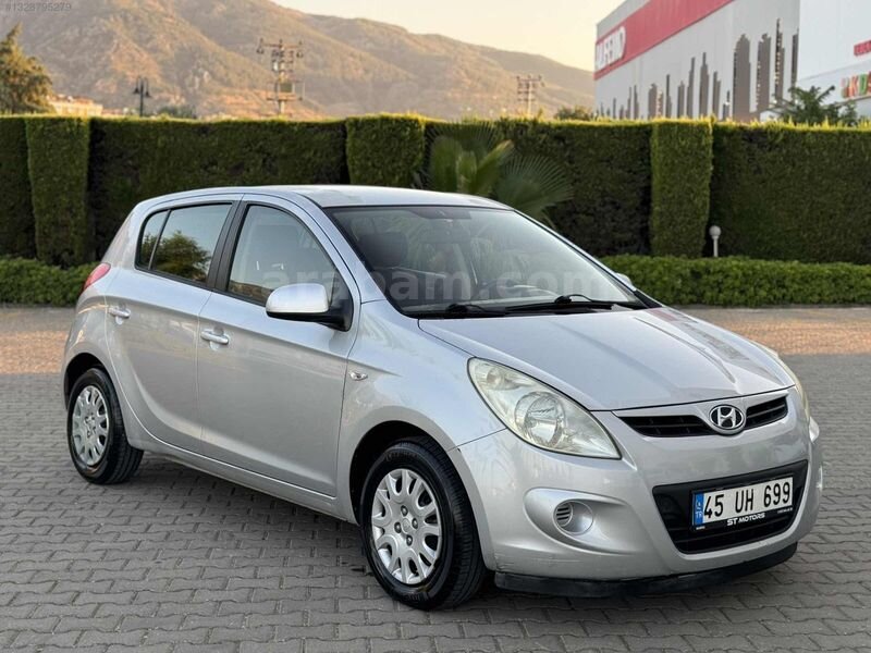 Galeriden Hyundai i20 1.2 MPI Team 2010 Model Manisa 230.000 km Gri