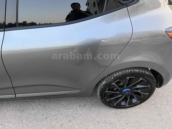 Sahibinden Renault Clio 1.0 TCe Techno Esprit Alpine 2025 Model 