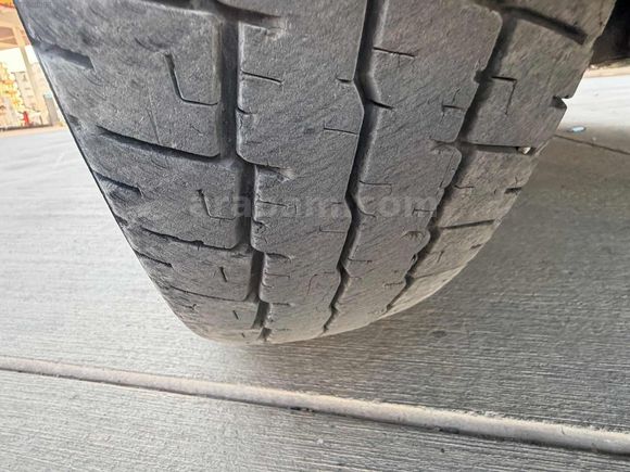 2010 model 13 + 1 350 L Km 370
