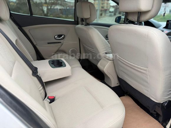 Sahibinden Renault Megane 1.5 dCi Expression 2012 Model  228.000 km Gri (Gümüş)