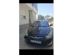Sahibinden Hyundai Accent Blue 1.4 CVVT Mode Plus 2013 Model 
