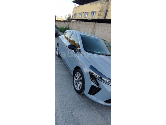 Memurdan Renault Clio 1.0 TCe Evolution 2025 Model