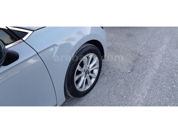 Memurdan Renault Clio 1.0 TCe Evolution 2025 Model