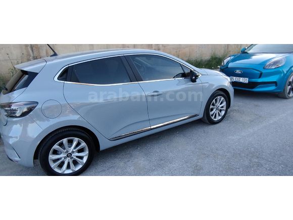 Memurdan Renault Clio 1.0 TCe Evolution 2025 Model