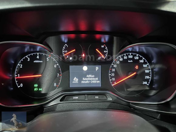101 BİN KM OPEL COMBO 8 İLERİ OTOMATİK CAM TAVANLI BOYASIZ
