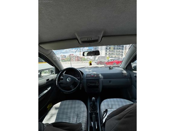 2003 Fabia/ 253.000Km/ LPG/ Aile arabası