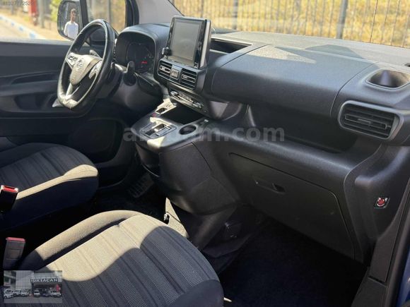 2023 OPEL COMBO 1.5 D EDİTİON OTOMOTİK VİTES HATASIZ 61 BİN KM