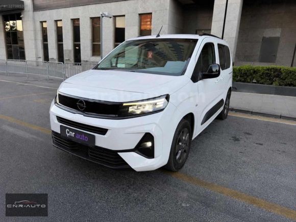 ÇNR AUTO'DAN OPEL COMBO 1.5 EDİTİON OTOMATİK HATASIZ BOYASIZ