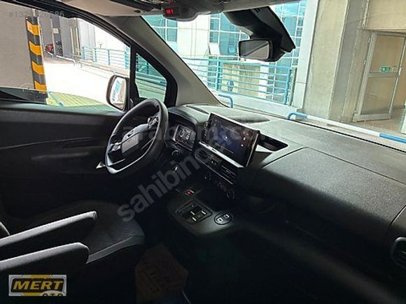 2025 OPEL COMBO 1.5 D ESSENT.25.000KM OTOMTK TEMİZ BAKIMLI