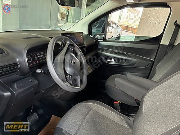 2025 OPEL COMBO 1.5 D ESSENT.25.000KM OTOMTK TEMİZ BAKIMLI