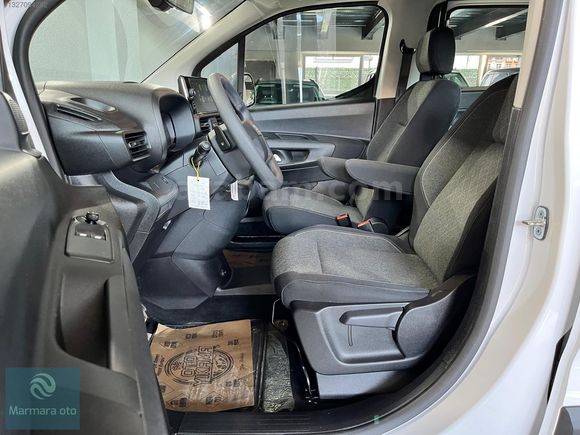 2026 MODEL OPEL COMBO 1.5**ESSENTİAL**OTOMATİK %20 FATURALI
