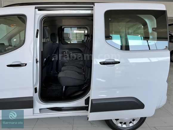 2026 MODEL OPEL COMBO 1.5**ESSENTİAL**OTOMATİK %20 FATURALI