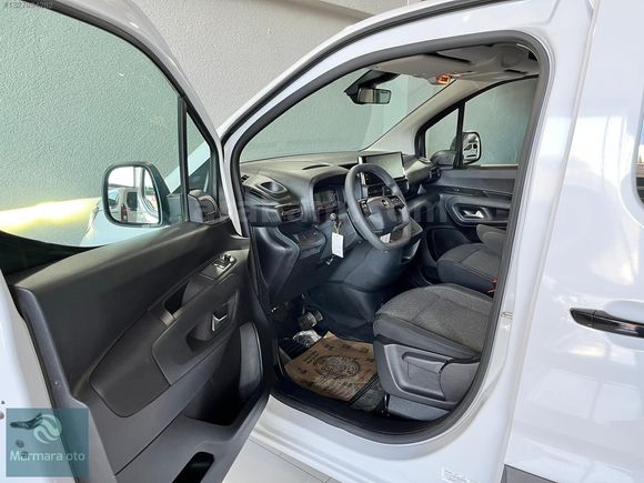 2026 MODEL OPEL COMBO 1.5**ESSENTİAL**OTOMATİK %20 FATURALI