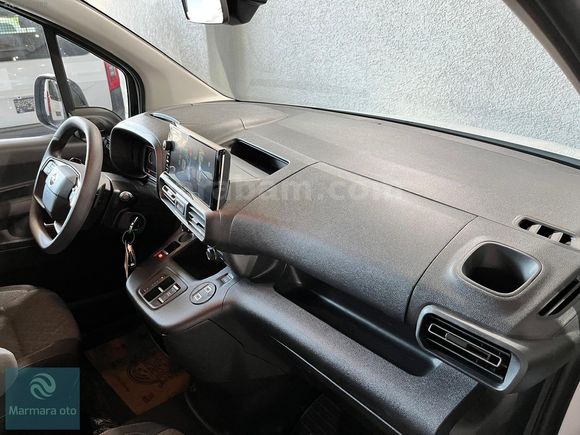 2026 MODEL OPEL COMBO 1.5**ESSENTİAL**OTOMATİK %20 FATURALI