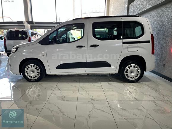 2026 MODEL OPEL COMBO 1.5**ESSENTİAL**OTOMATİK %20 FATURALI