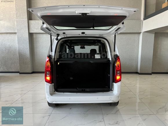 2026 MODEL OPEL COMBO 1.5**ESSENTİAL**OTOMATİK %20 FATURALI