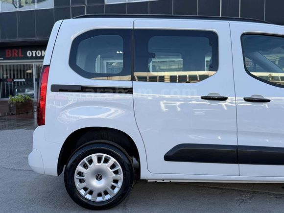 2026 OPEL COMBO 1.5 D ESSENTİAL HATASIZ BOYASIZ SIFIR AYARINDA