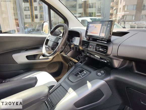 TROYKA'DAN 2025 OPEL COMBO 1.5 D ULTIMATE OTOMATİK K.K 12 TAKSİT
