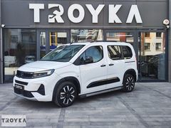 TROYKA'DAN 2025 OPEL COMBO 1.5 D ULTIMATE OTOMATİK K.K 12 TAKSİT