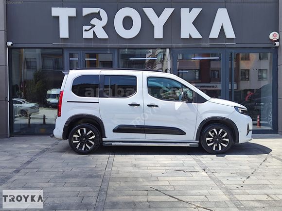 TROYKA'DAN 2025 OPEL COMBO 1.5 D ULTIMATE OTOMATİK K.K 12 TAKSİT