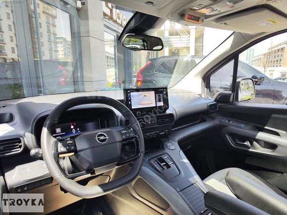 TROYKA'DAN 2025 OPEL COMBO 1.5 D ULTIMATE OTOMATİK K.K 12 TAKSİT