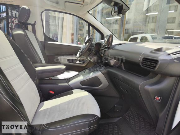 TROYKA'DAN 2025 OPEL COMBO 1.5 D ULTIMATE OTOMATİK K.K 12 TAKSİT