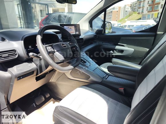 TROYKA'DAN 2025 OPEL COMBO 1.5 D ULTIMATE OTOMATİK K.K 12 TAKSİT