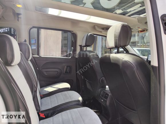 TROYKA'DAN 2025 OPEL COMBO 1.5 D ULTIMATE OTOMATİK K.K 12 TAKSİT