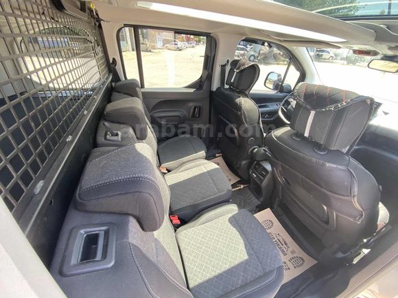 2025 OPEL COMBO 1.5 D ULTİMATE 40.000KM SERVİS BAKIMLI HATASIZ!
