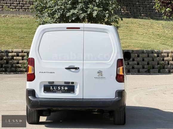 LUSSO GARAJ'dan UZUN ŞASE PARTNER PANELVAN