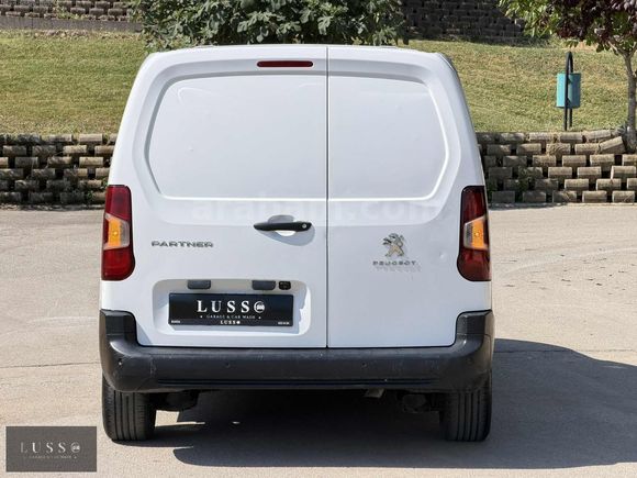 LUSSO GARAJ'dan UZUN ŞASE PARTNER PANELVAN
