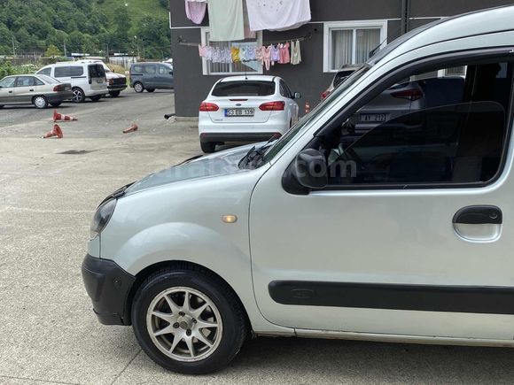 MAKYAJLI KANGOO KLİMALİ ÇİFT AİRBENG TAKAS OLUR KART GEÇERLİ
