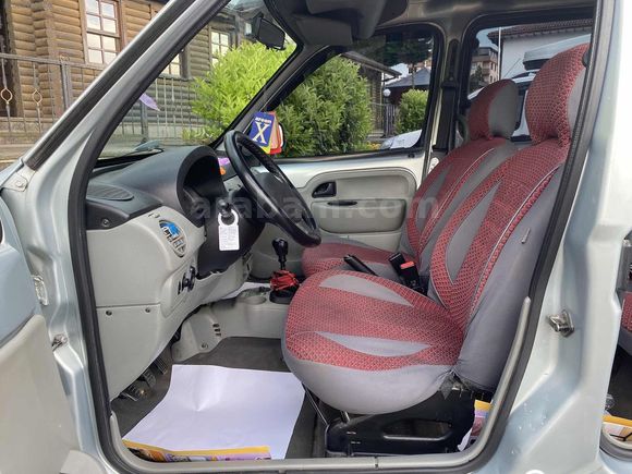 MAKYAJLI KANGOO KLİMALİ ÇİFT AİRBENG TAKAS OLUR KART GEÇERLİ