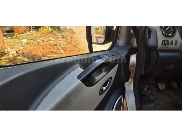 GALERİ ONUR 2016 RENO TRAFIC OTOMOBIL RUHSATLI 8+1