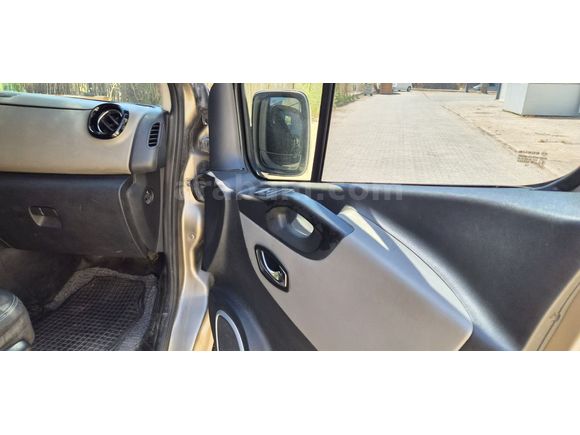 GALERİ ONUR 2016 RENO TRAFIC OTOMOBIL RUHSATLI 8+1