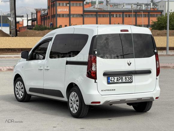 2022 MODEL 129.000 KM'DE RENAULT EXPRESS COMBİ 1.5 BlueDci JOY