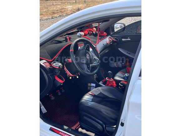 Sahibinden Hyundai Accent Blue 1.6 CRDI Mode Plus 2012 Model 