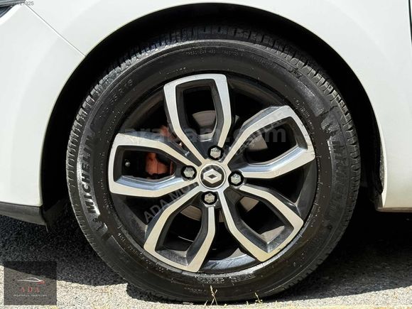 ADA'DAN 2018 MODEL DEĞİŞENSİZ CLİO DİZEL OTOMATİK **NAVİGASYON**