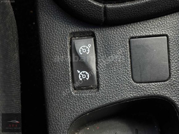 ADA'DAN 2018 MODEL DEĞİŞENSİZ CLİO DİZEL OTOMATİK **NAVİGASYON**