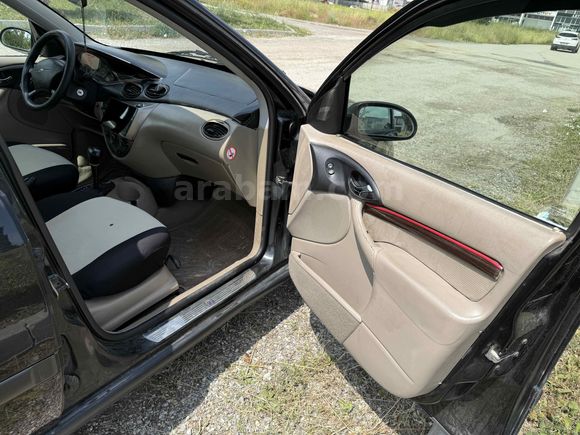 Sahibinden Ford Focus 1.6 Ghia 2001 Model 