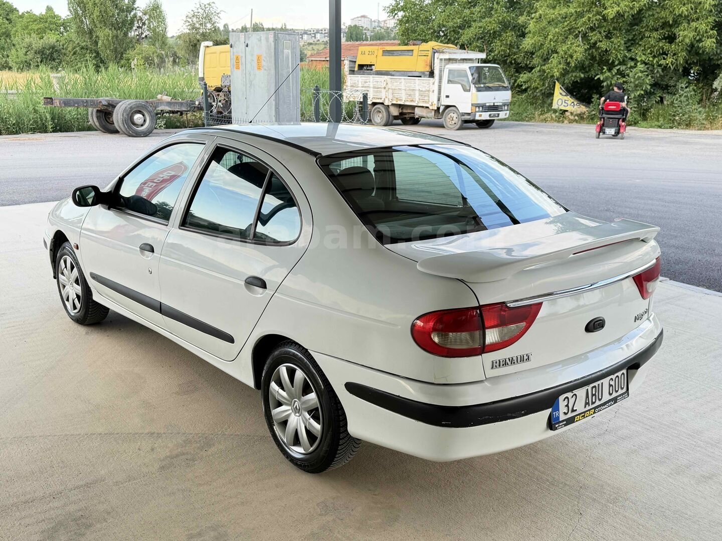 Galeriden Renault Megane 1.6 RTE 1998 Model Konya 265.000 km Beyaz 6