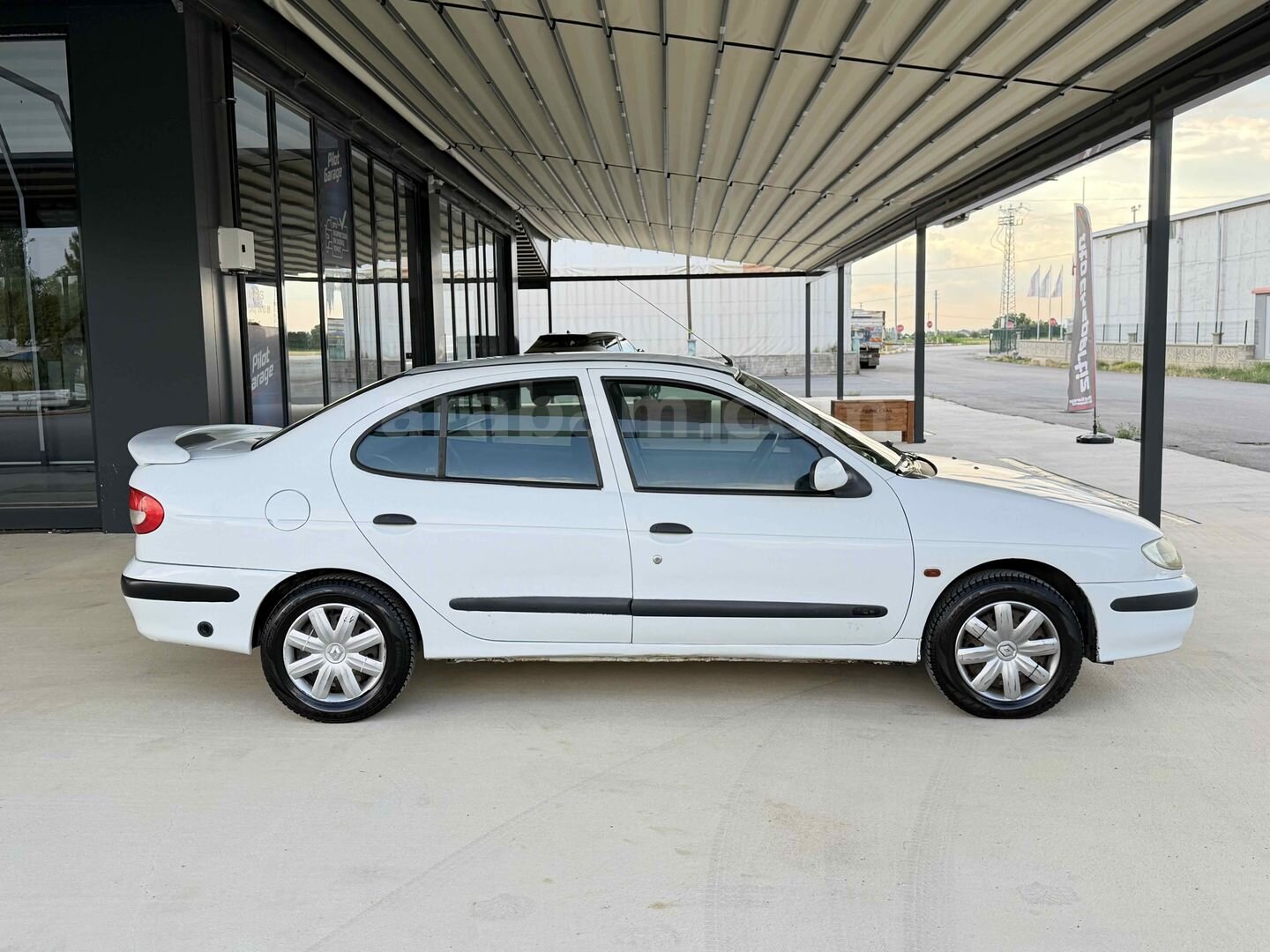 Galeriden Renault Megane 1.6 RTE 1998 Model Konya 265.000 km Beyaz 7