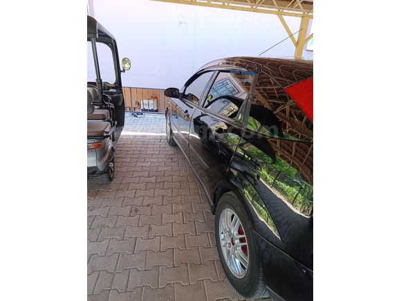 Sahibinden Ford Focus 1.6 Ghia 2001 Model
