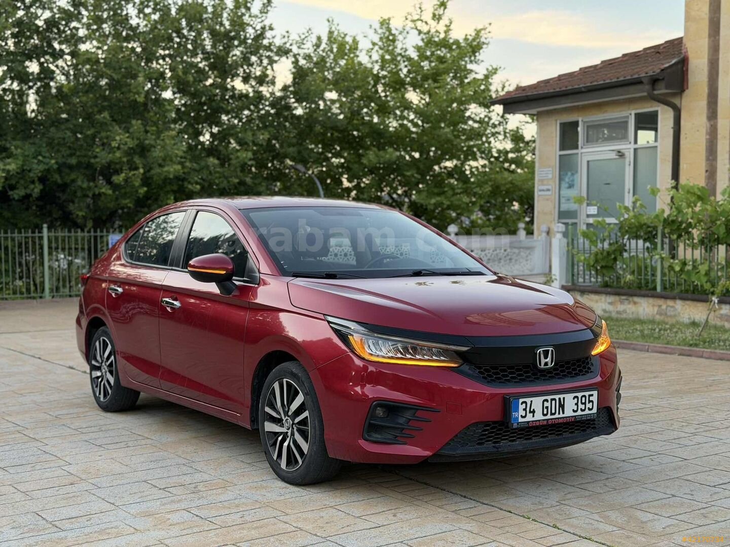 Galeriden Honda City 1.5 i-VTEC Executive 2022 Model İstanbul 134.650 km Bordo 3