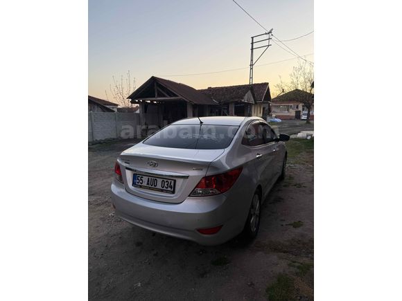 Sahibinden Hyundai Accent Blue 1.6 CRDI Prime 2013 Model 