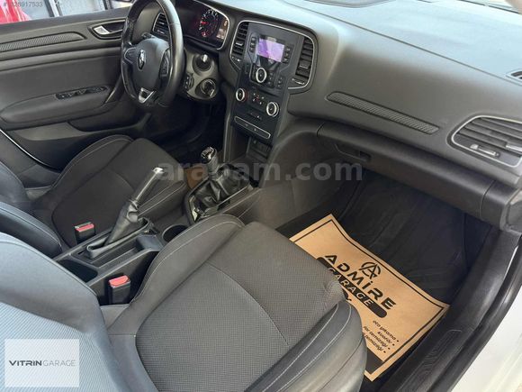 2021 RENAULT MEGANE SEDAN 1.3 TCe JOY MANUEL
