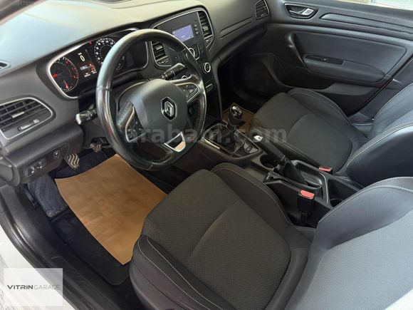 2021 RENAULT MEGANE SEDAN 1.3 TCe JOY MANUEL