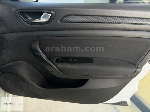 2021 RENAULT MEGANE SEDAN 1.3 TCe JOY MANUEL