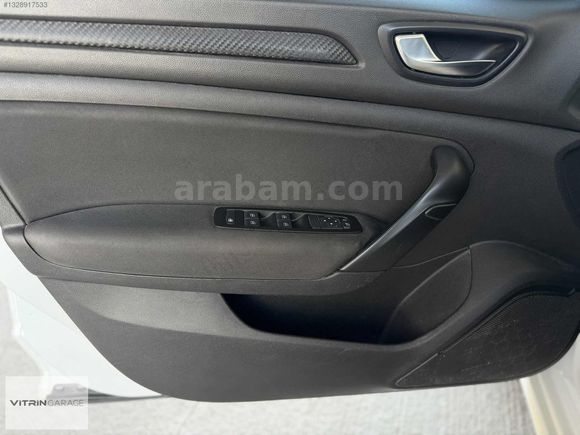 2021 RENAULT MEGANE SEDAN 1.3 TCe JOY MANUEL