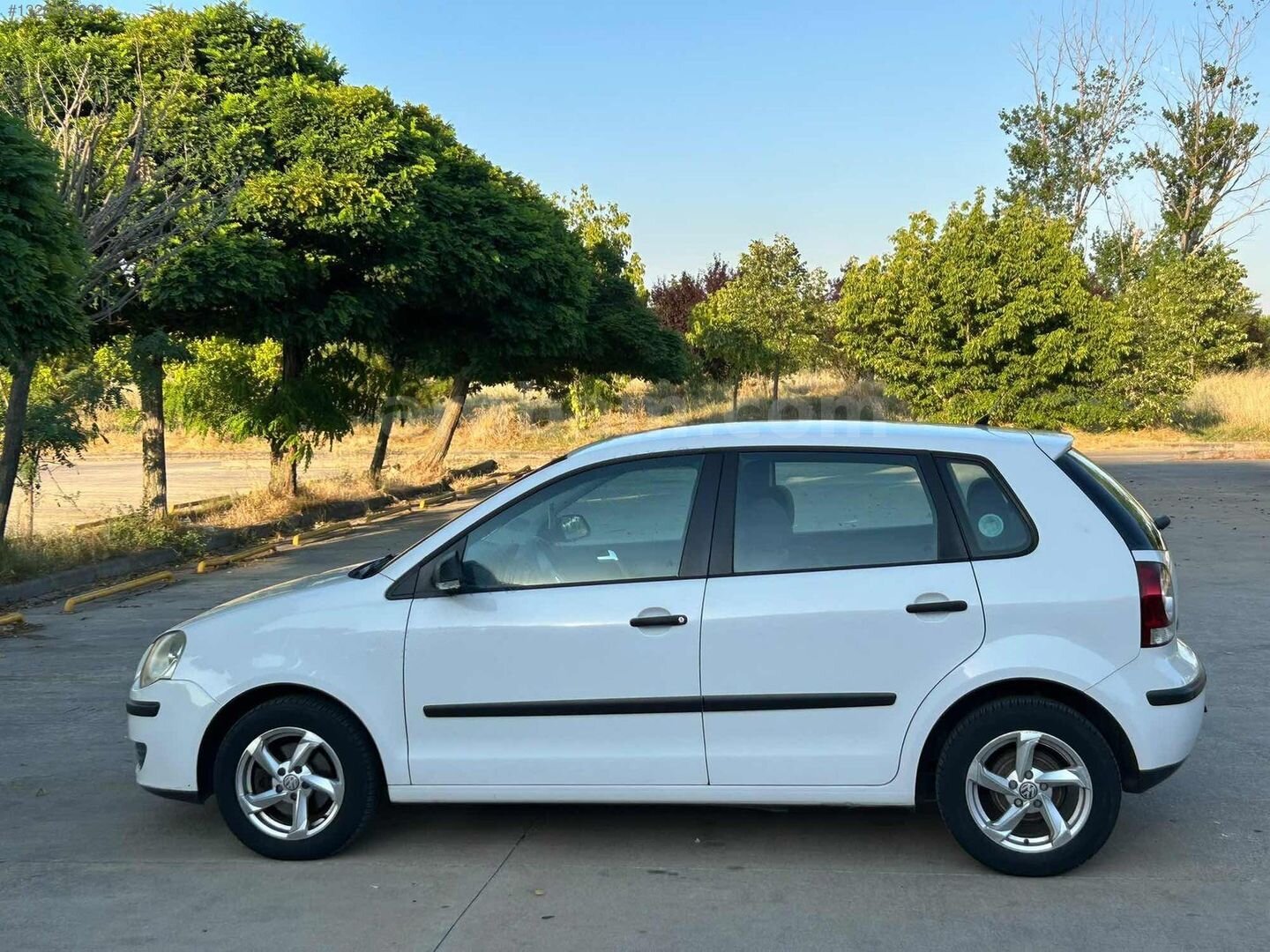 Galeriden Volkswagen Polo 1.4 Trendline 2005 Model Tekirdağ 76.000 km Beyaz 5
